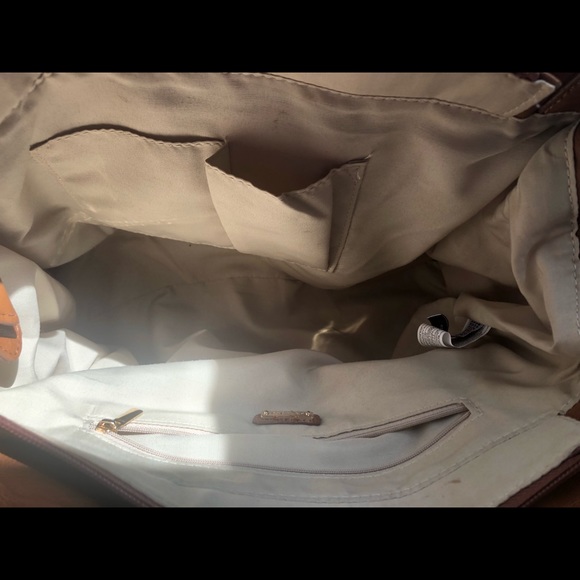 Ivory, tan and gold handbag - Picture 7 of 8